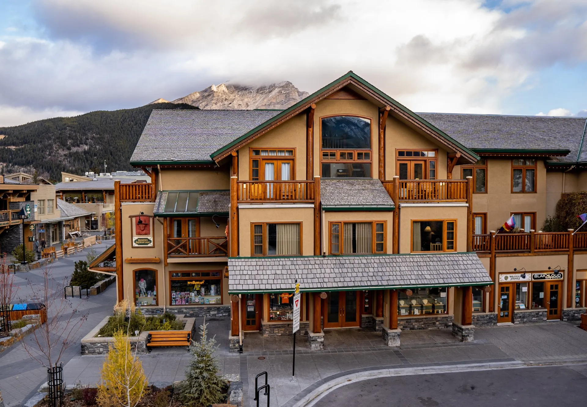 Banff Mountain Lodge